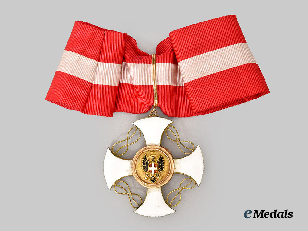 italy,_kingdom._an_order_of_the_crown_in_gold,_commander's_badge___m_n_c3593