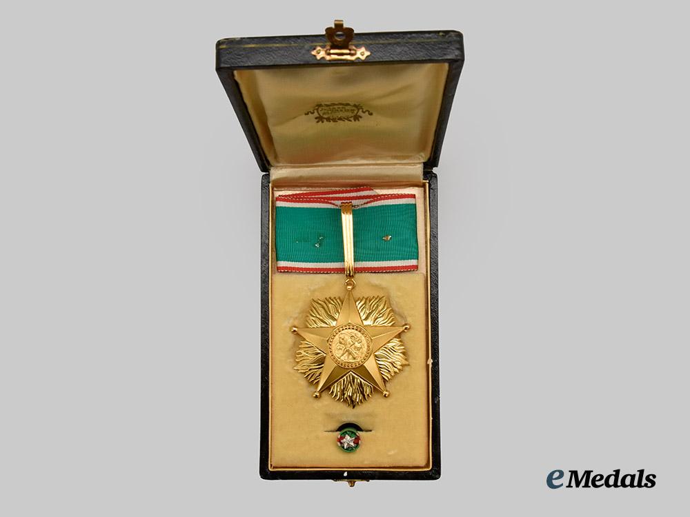 italy,_republic._an_order_of_the_star_of_italian_solidarity,_i_i_class___m_n_c3595