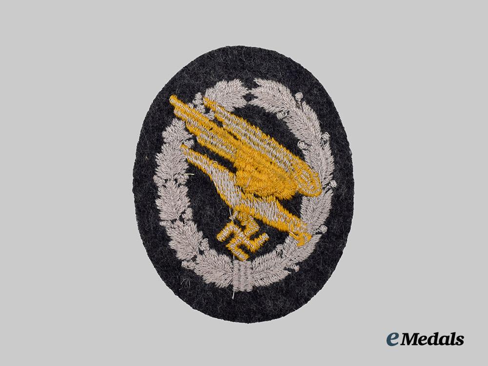 germany,_luftwaffe._a_mint_fallschirmjäger_badge,_cloth_version___m_n_c3709