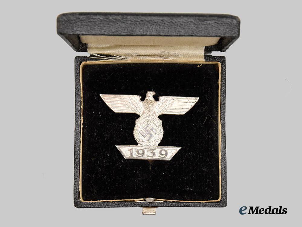 germany,_wehrmacht._a1939_clasp_to_the_iron_cross_i_class,_type_i_i,_variation_b_with_case,_by_b._h._mayer___m_n_c3710