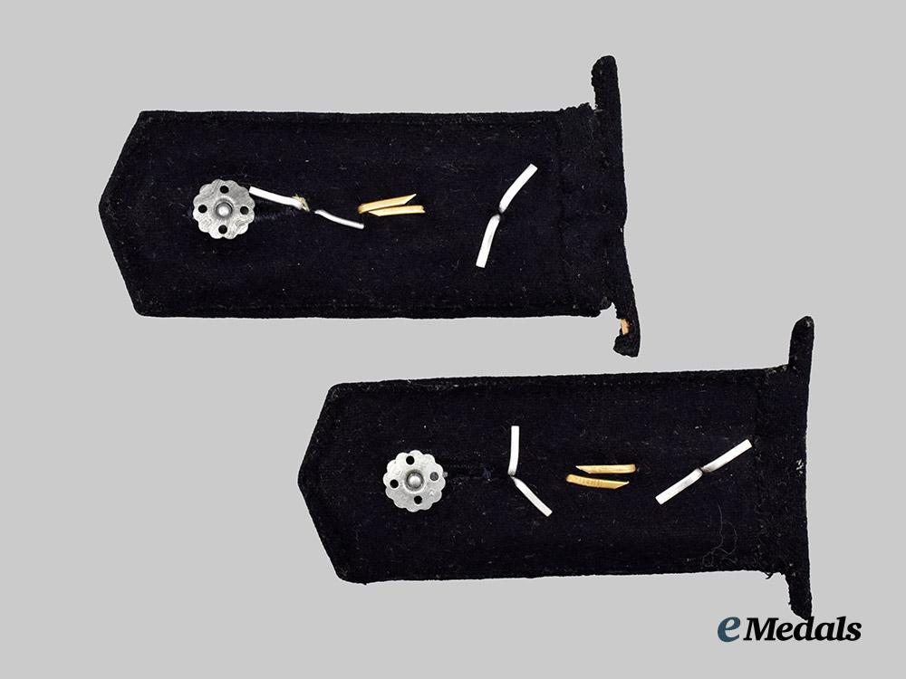 germany,_kriegsmarine._a_set_of_engine_room_oberfeldwebel_shoulder_boards___m_n_c3844