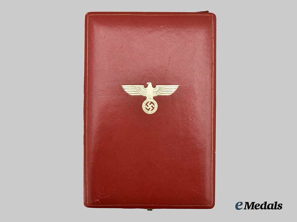 germany,_third_reich._a_rare_order_of_the_german_eagle,_merit_cross_with_breast_star_and_case,_by_gebrüder_godet___m_n_c3985