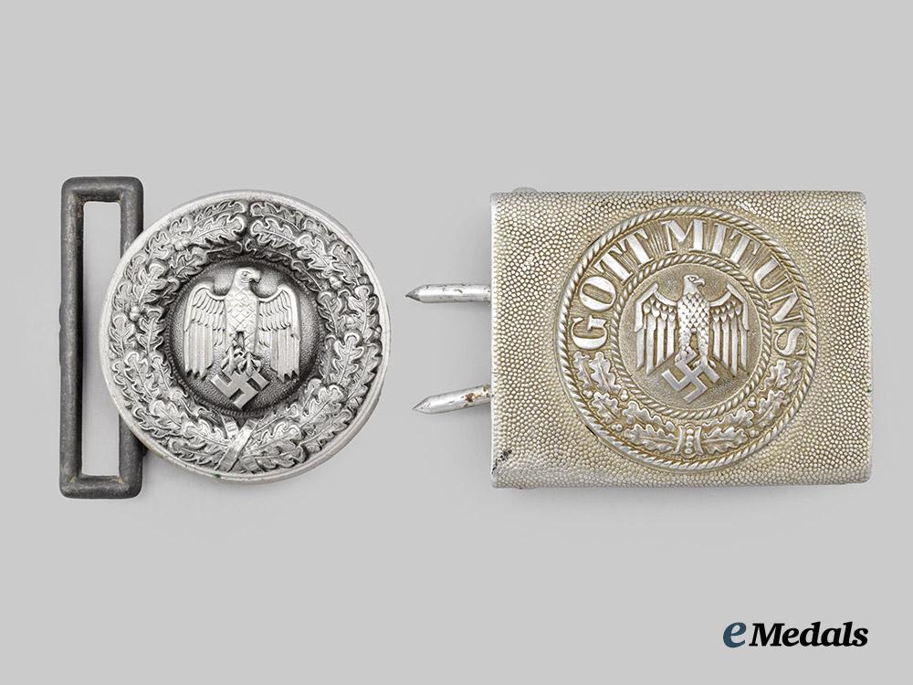 germany,_heer._a_pair_of_belt_buckles_for_enlisted_and_officer_ranks___m_n_c4011