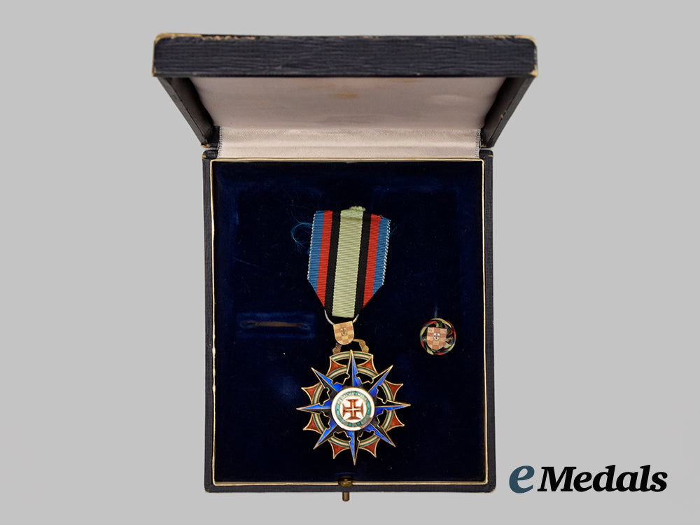 portugal,_republic._a_naval_medal_of_vasco_da_gama_with_rosette,_cased.___m_n_c4136