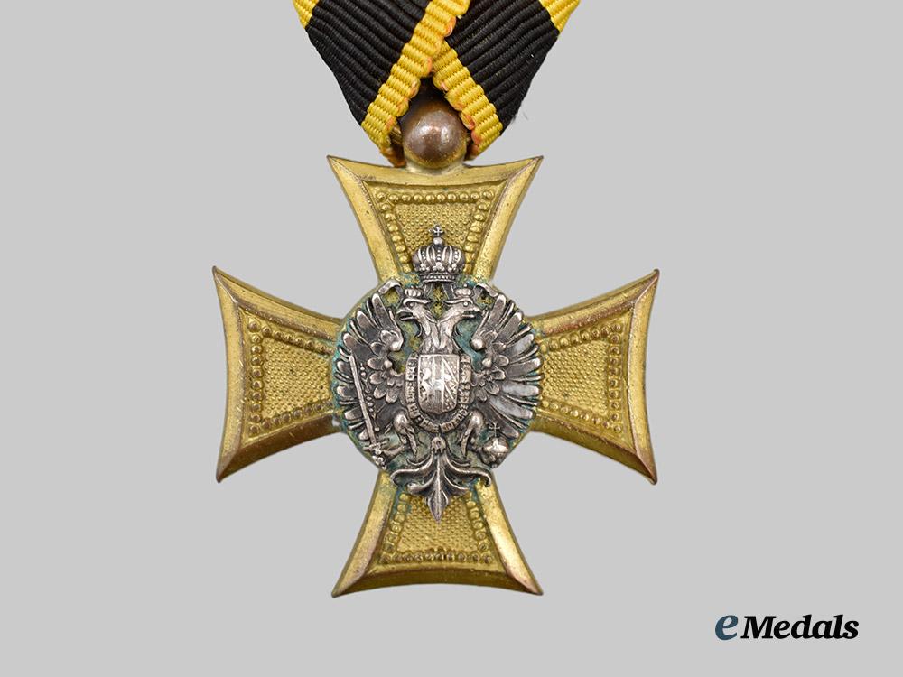 austria,_imperial._a_military_long_service_decoration,_i_i_i_class_for_officers,_with_mother_of_pearl_reverse,_c.1914___m_n_c4152