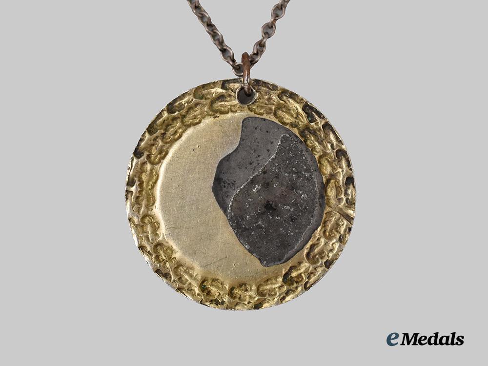 germany,_third_reich._a_patriotic_necklace_for_an_n_s_d_a_p_supporter___m_n_c4212