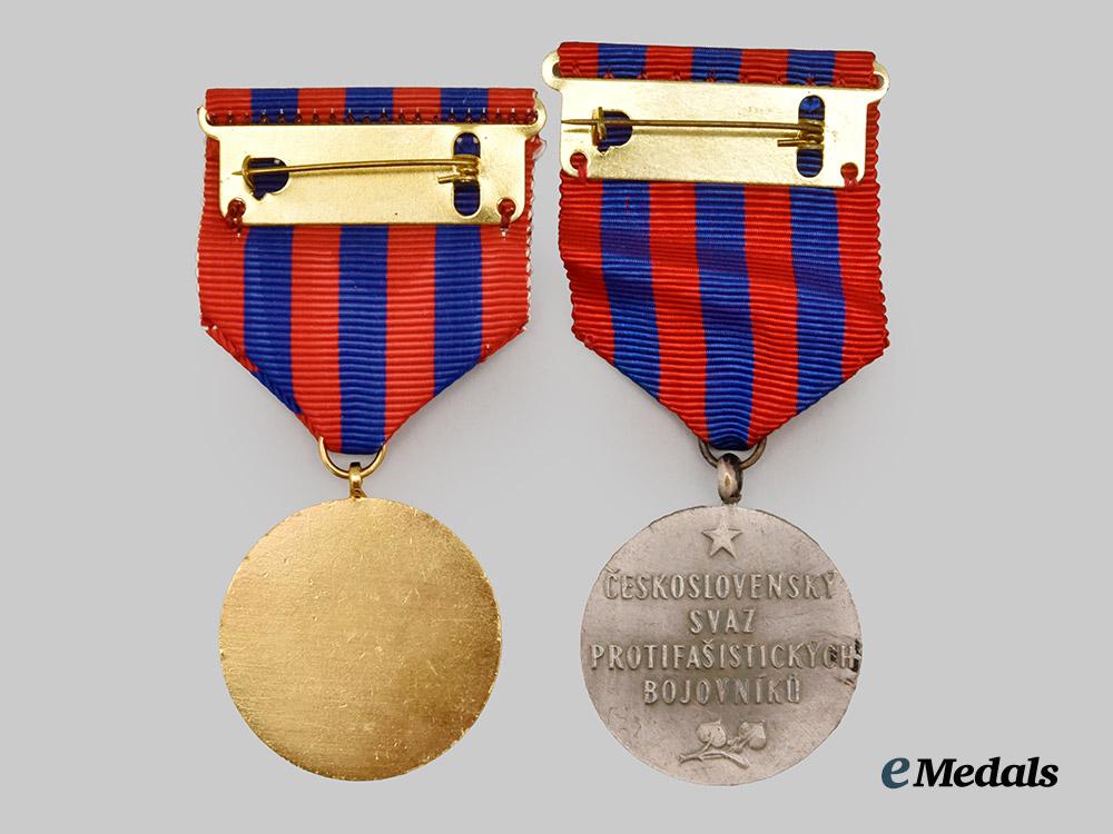 czechoslovakia,_socialist_republic._a_pair_of_medals_of_merit_for_fighters_against_fascism___m_n_c4247