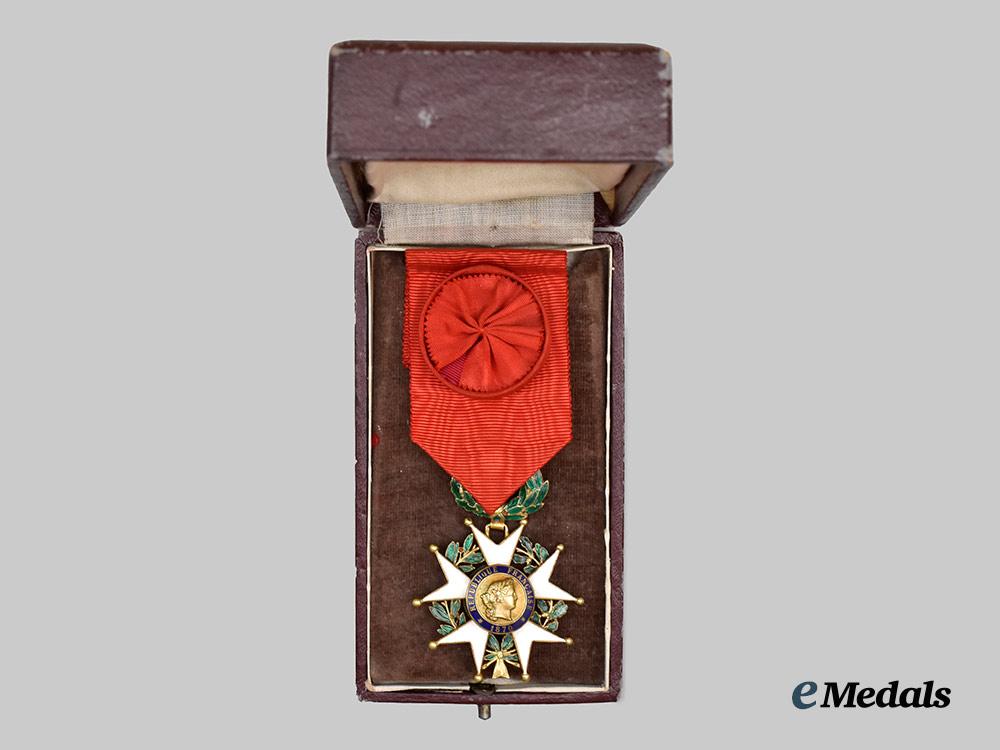 france,_third_republic._an_order_of_the_legion_of_honour_in_gold,_fourth_class_officer,_c.1915___m_n_c4278