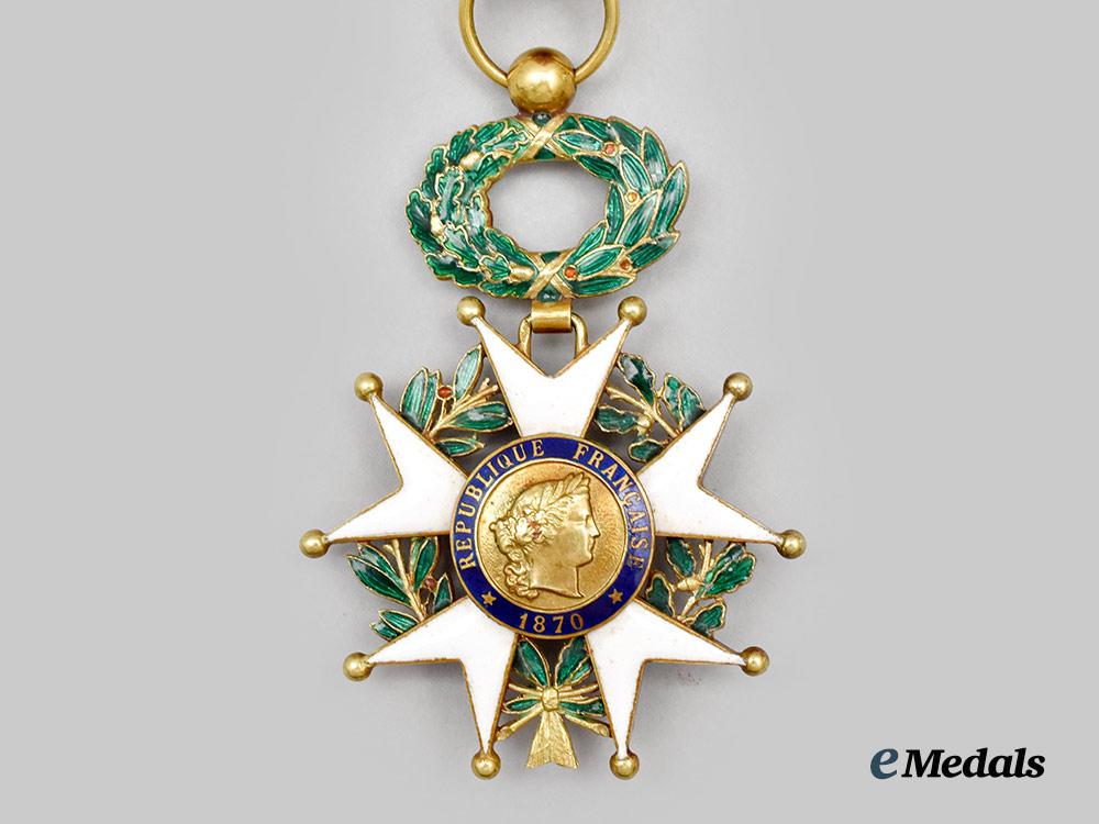 france,_third_republic._an_order_of_the_legion_of_honour_in_gold,_fourth_class_officer,_c.1915___m_n_c4282