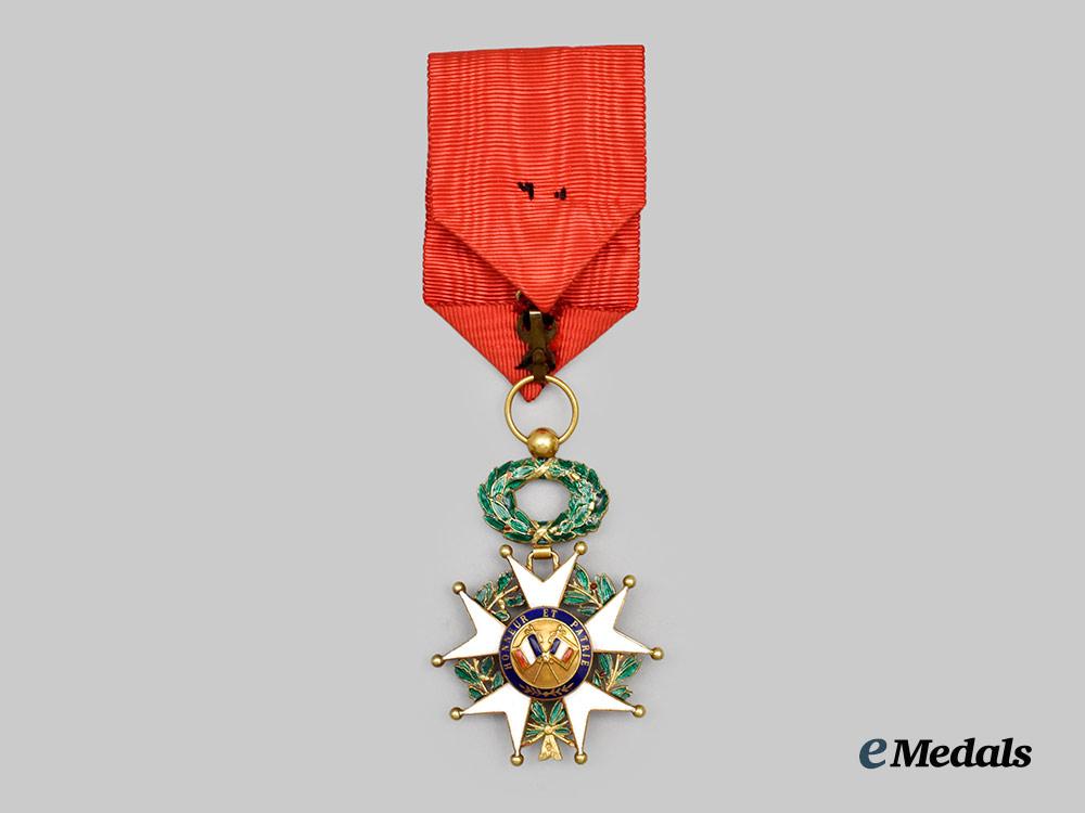 france,_third_republic._an_order_of_the_legion_of_honour_in_gold,_fourth_class_officer,_c.1915___m_n_c4284