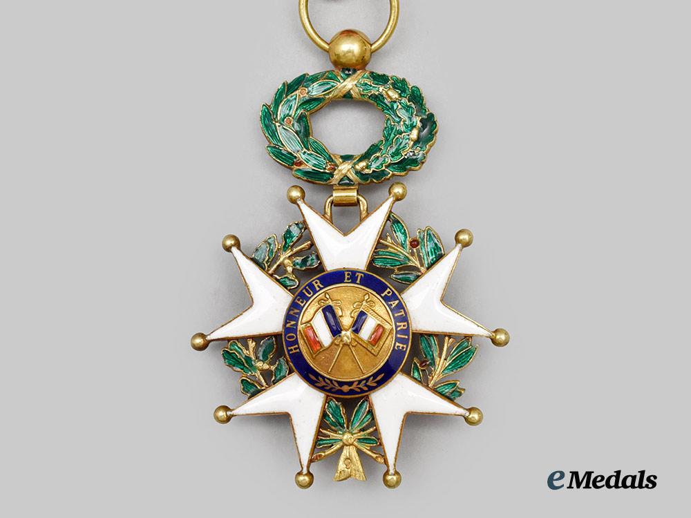 france,_third_republic._an_order_of_the_legion_of_honour_in_gold,_fourth_class_officer,_c.1915___m_n_c4285