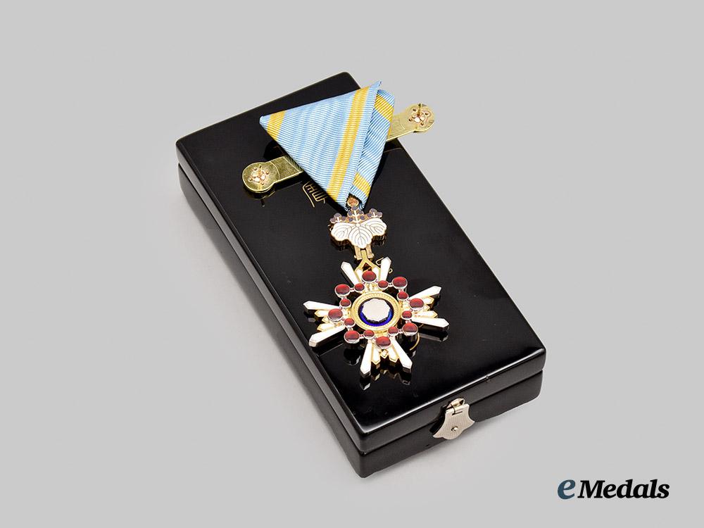 japan._an_order_of_the_sacred_treasure,_v_class,_post2003_with_case___m_n_c4306