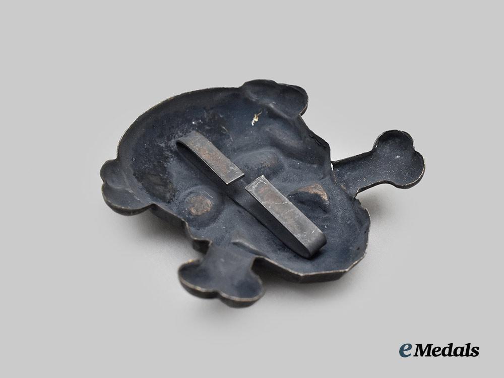 italy,_fascist_state._a_black_brigade_skull_beret_badge,_c.1943___m_n_c4335