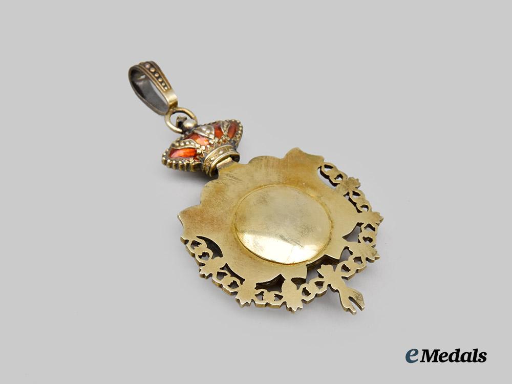 spain,_kingdom._a_scarce_neck_collar_of_the_royal_illustrious_and_discreet_noble_chapter_of_knights_of_mercy,_c.1900___m_n_c4416