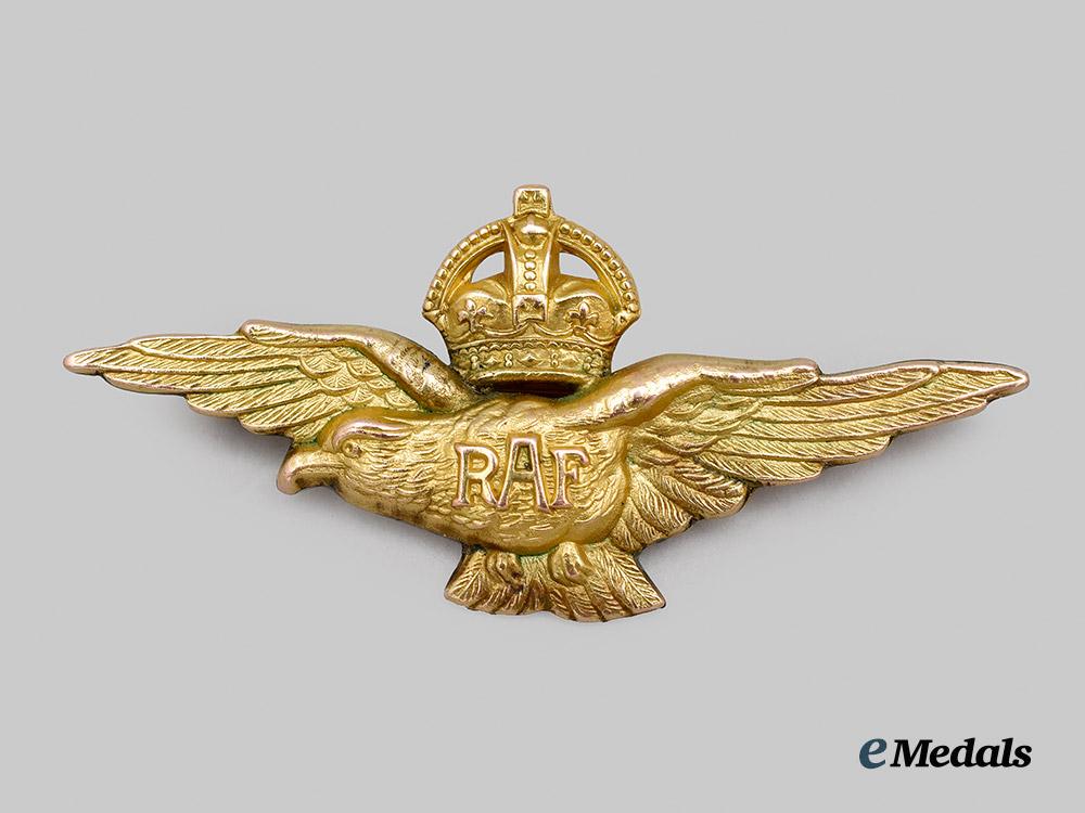 united_kingdom._a_second_war_r_a_f_gold_eagle_badge,_by_ryrie-_birks,_c.1925___m_n_c4417