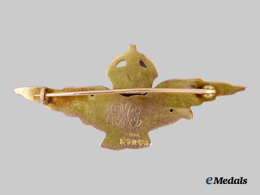 united_kingdom._a_second_war_r_a_f_gold_eagle_badge,_by_ryrie-_birks,_c.1925___m_n_c4419