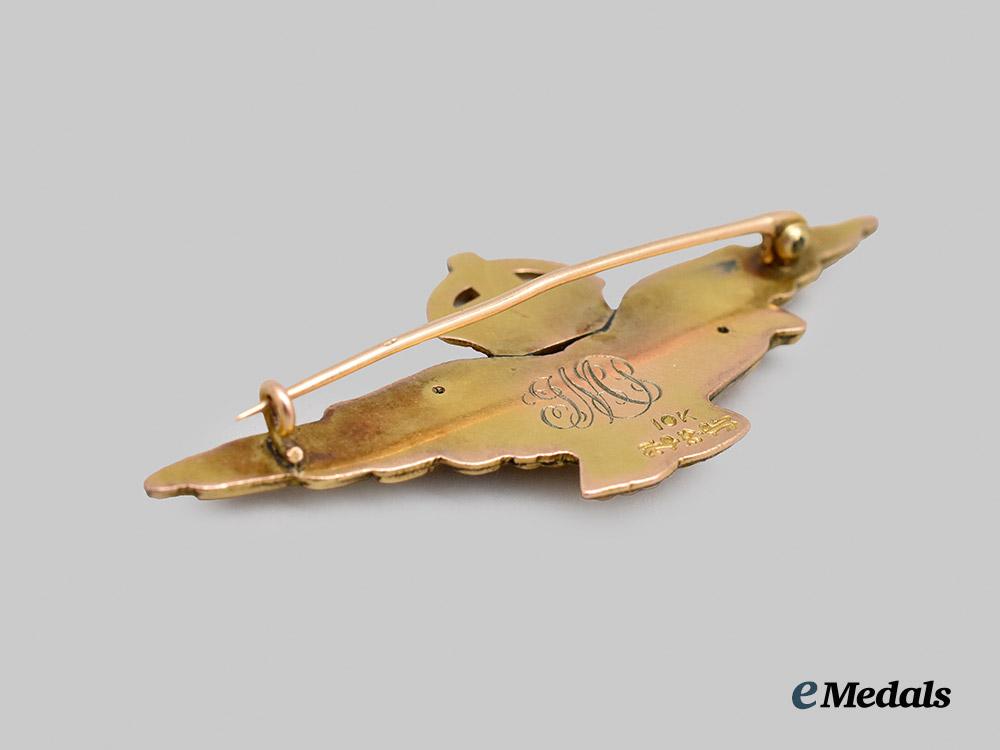 united_kingdom._a_second_war_r_a_f_gold_eagle_badge,_by_ryrie-_birks,_c.1925___m_n_c4420