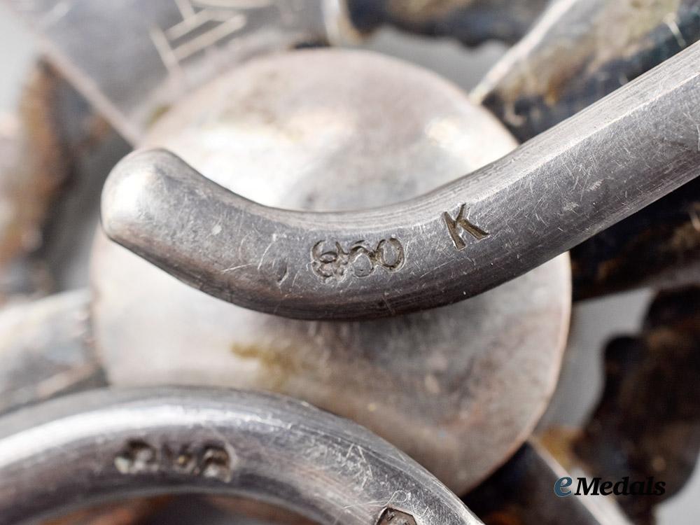 austria,_empire._an_honour_decoration_of_the_red_cross,_officer_cross_with_war_decoration,_c.1918___m_n_c4458