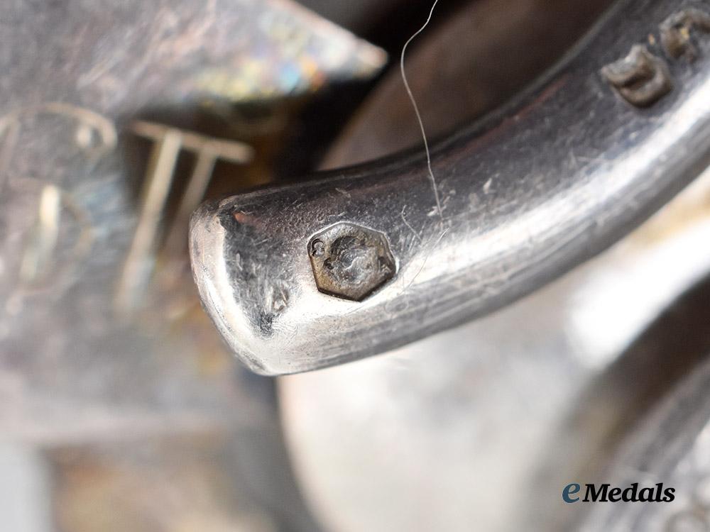 austria,_empire._an_honour_decoration_of_the_red_cross,_officer_cross_with_war_decoration,_c.1918___m_n_c4462