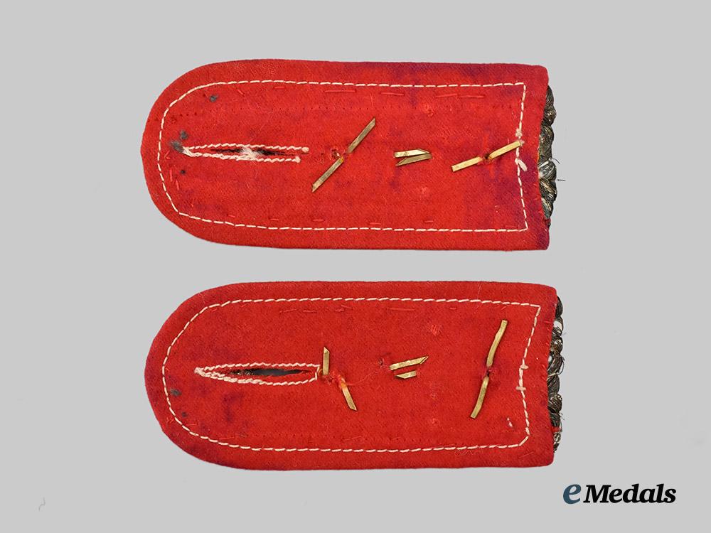 germany,_imperial._a_set_of_ulanen-_regiment_großherzog_friedrich_von_baden_nr.7_rittmeister_shoulder_boards___m_n_c4484