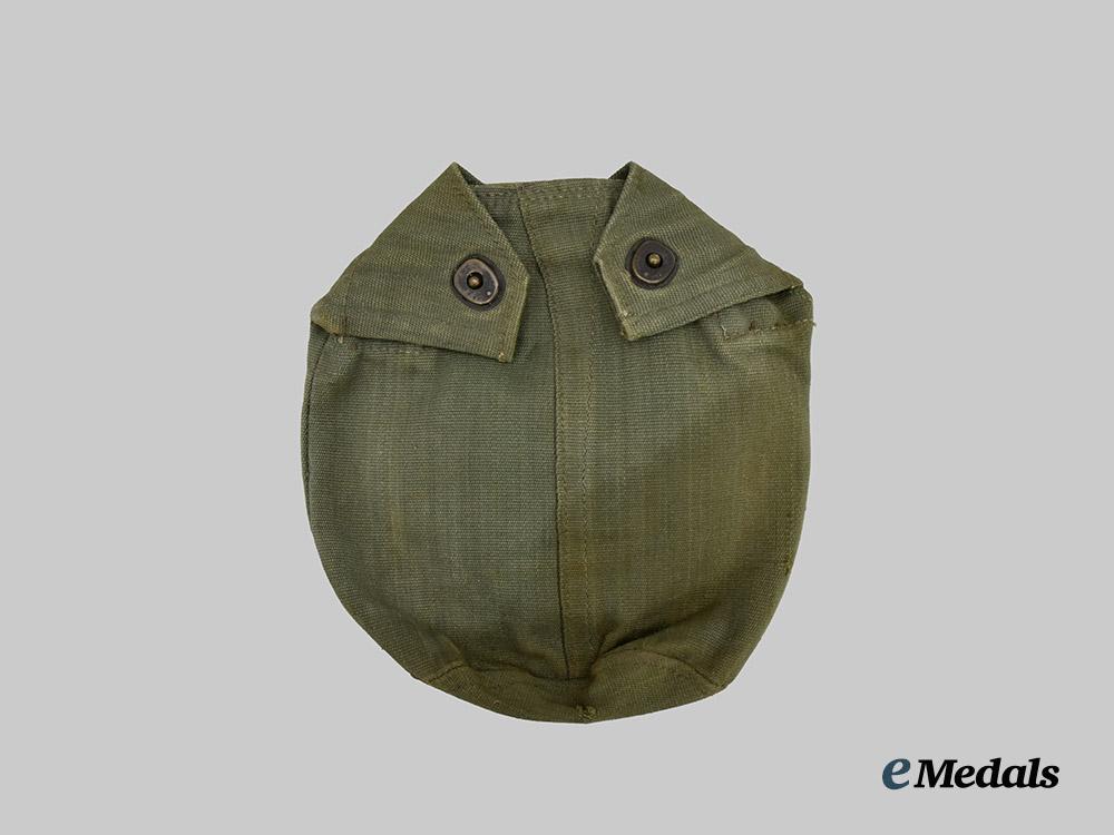 united_states._a_lot_of_three_american_kit_bags___m_n_c4519