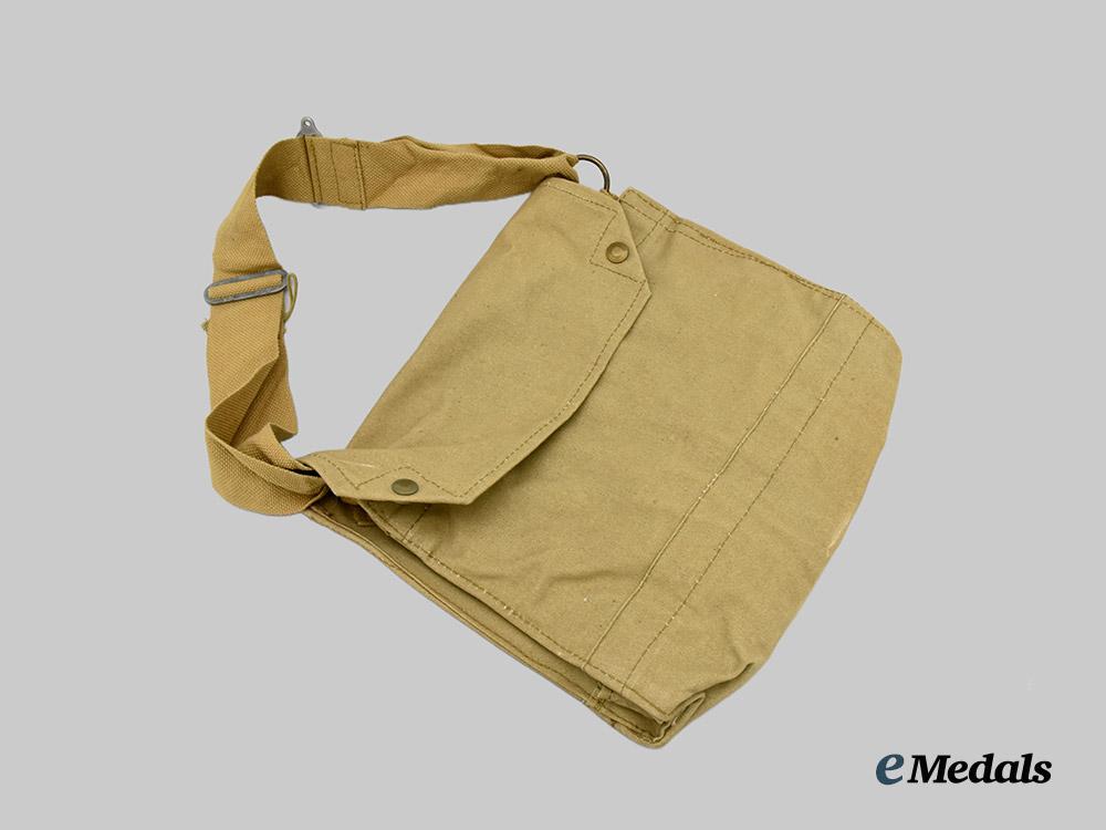 canada,_commonwealth._three_second_war_canadian_army_field_items___m_n_c4533