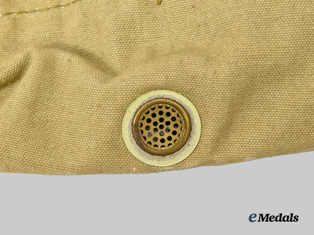 canada,_commonwealth._three_second_war_canadian_army_field_items___m_n_c4535