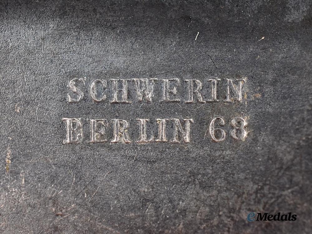 germany,_kriegsmarine._a_rare_s-_boat_war_badge,_first_pattern,_by_schwerin___m_n_c4625