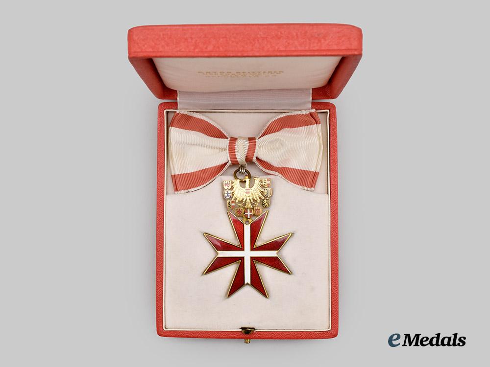 austria,_republic._a_decoration_of_honour_for_services_to_the_republic_of_austria,_gold_cross_honour___m_n_c4635