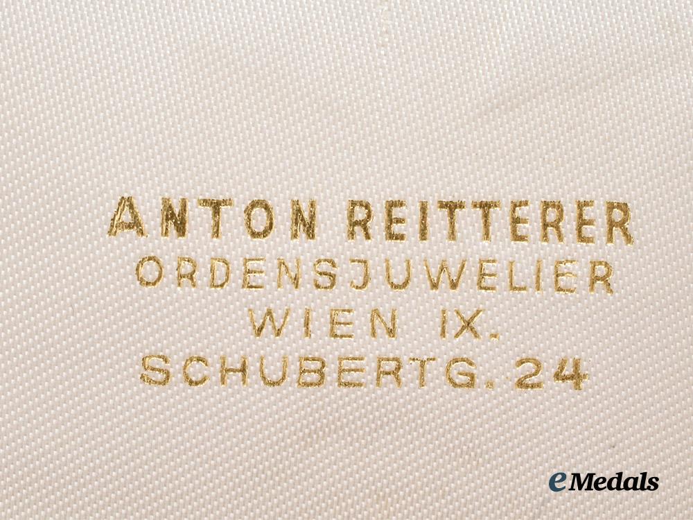 austria,_republic._a_decoration_of_honour_for_services_to_the_republic_of_austria,_gold_cross_honour___m_n_c4636