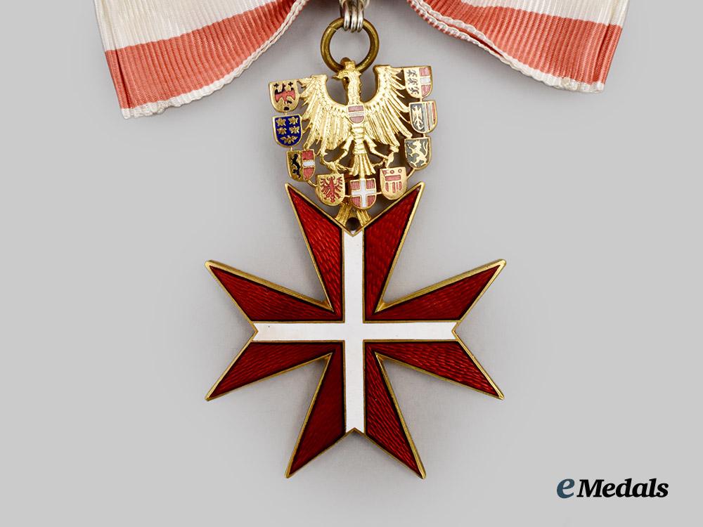 austria,_republic._a_decoration_of_honour_for_services_to_the_republic_of_austria,_gold_cross_honour___m_n_c4639