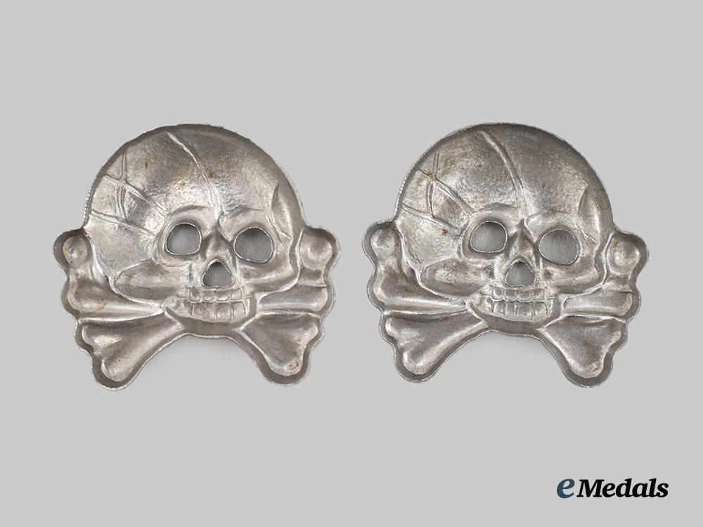 germany,_third_reich._a_set_of_heer(_army)_panzer_dress_uniform_collar_tab_skulls___m_n_c4790