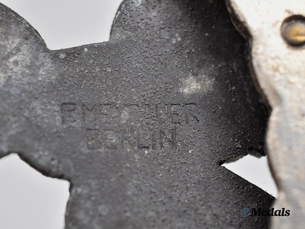 germany,_luftwaffe._an_observer_badge,_late-_war_version_with_case,_by_paul_meybauer___m_n_c4822