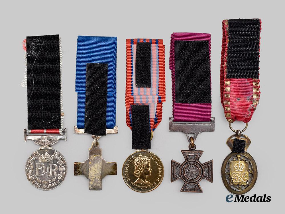 united_kingdom._a_lot_of_five_miniature_decorations,_museum_examples___m_n_c4881