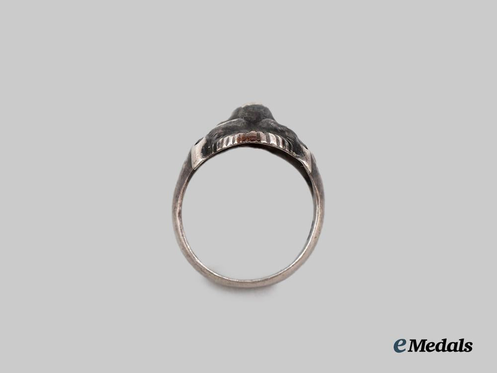 germany,_third_reich._a_small_lion_head_ring_in_silver___m_n_c4891