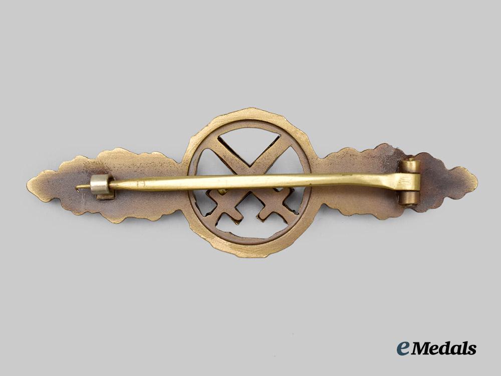 germany,_federal_republic._a_luftwaffe_front_flying_clasp_for_air-to-_ground_support_flighters,1957_version.___m_n_c4974