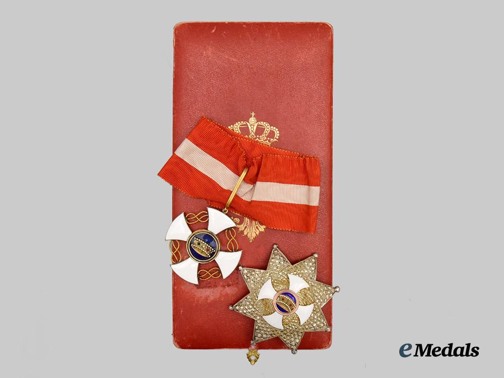 italy,_kingdom._an_order_of_the_crown_of_italy,_i_i_class_grand_officer_set_in_case,_by_cravanzola___m_n_c5031