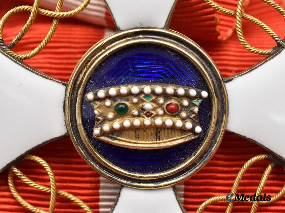 italy,_kingdom._an_order_of_the_crown_of_italy,_i_i_class_grand_officer_set_in_case,_by_cravanzola___m_n_c5038