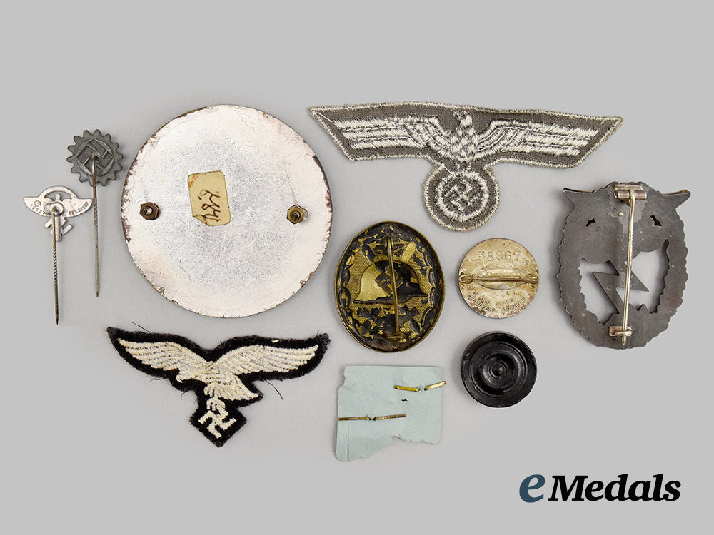 germany,_third_reich._a_lot_of_twelve_military_insignia___m_n_c5039