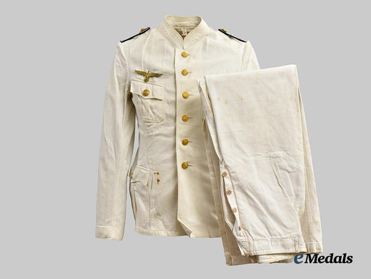 germany,_kriegsmarine._an_oberfähnrich_white_service_uniform,_old_style,_owner-_attributed_example___m_n_c5045
