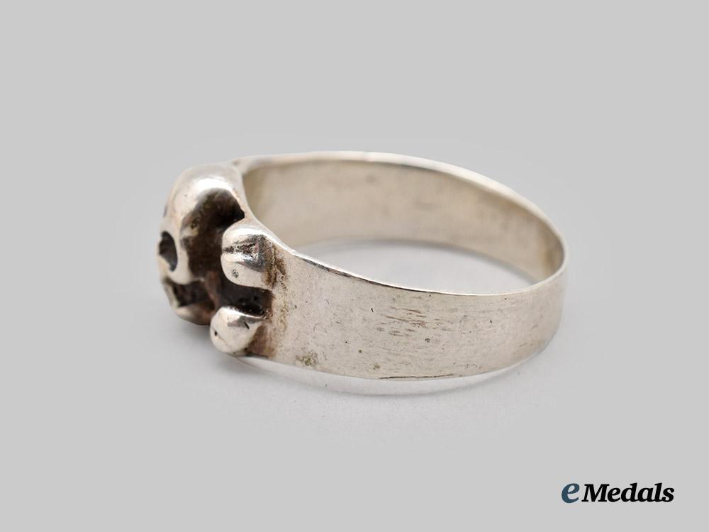 germany,_wehrmaht._a_totenkopf_ring_in_silver___m_n_c5072