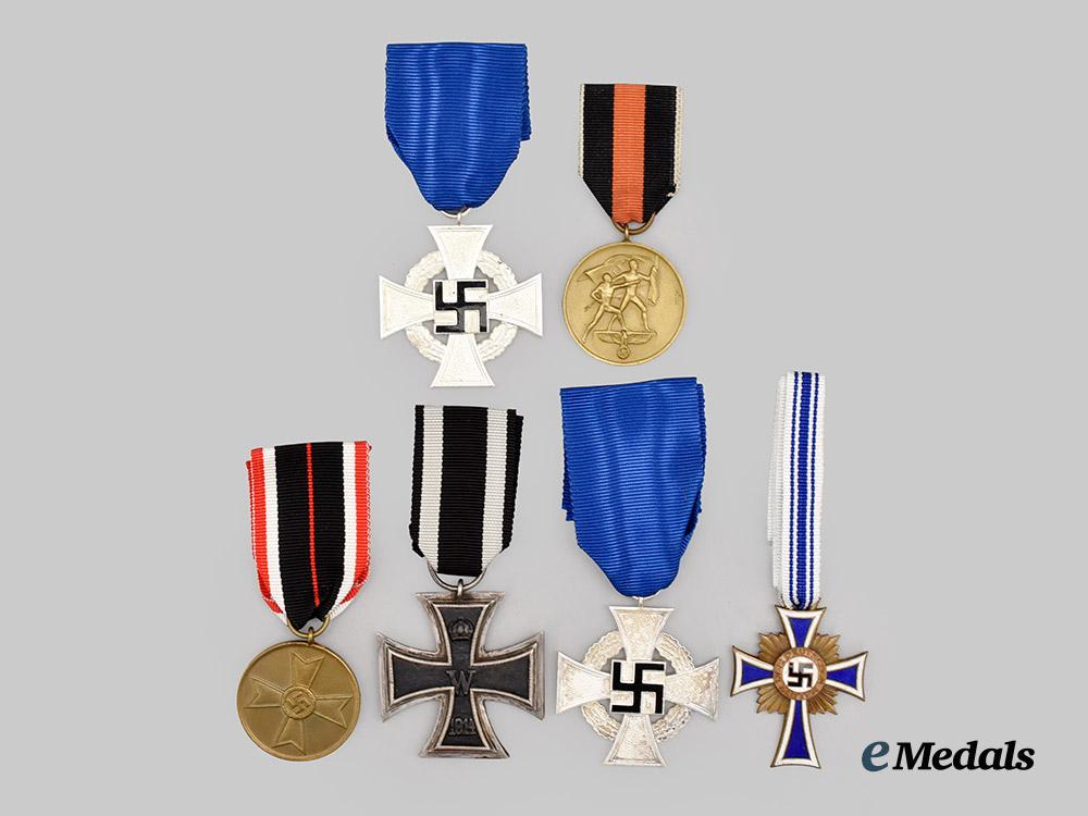 germany,_third_reich._a_mixed_lot_of_awards_for_military_and_civil_service___m_n_c5160