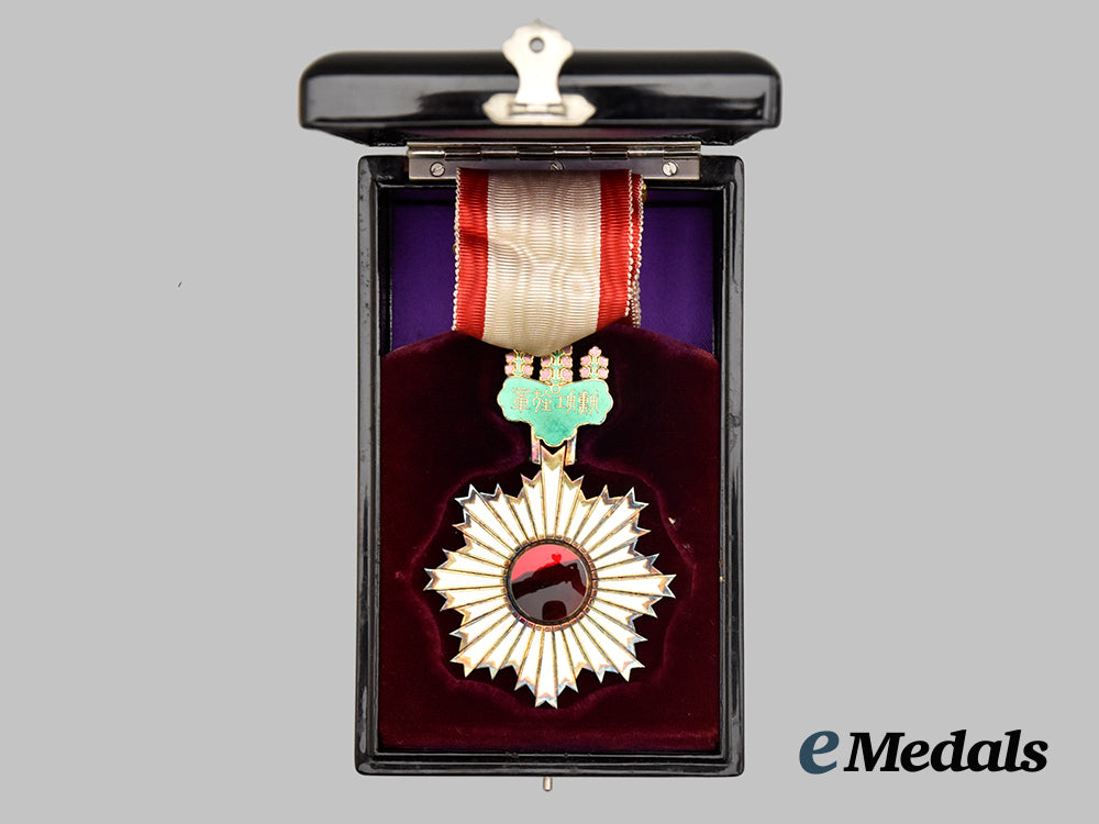 japan,_empire._an_order_of_the_rising_sun_with_boutonniere,_i_i_i_class___m_n_c5175
