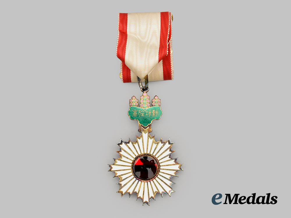 japan,_empire._an_order_of_the_rising_sun_with_boutonniere,_i_i_i_class___m_n_c5176