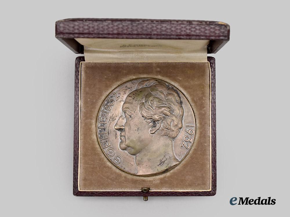 germany,_weimar_republic._a1932_allianz_sportplatz_frankfurt_dedication_medal,_with_case,_by_e._ferdinand_wiedmann___m_n_c5226