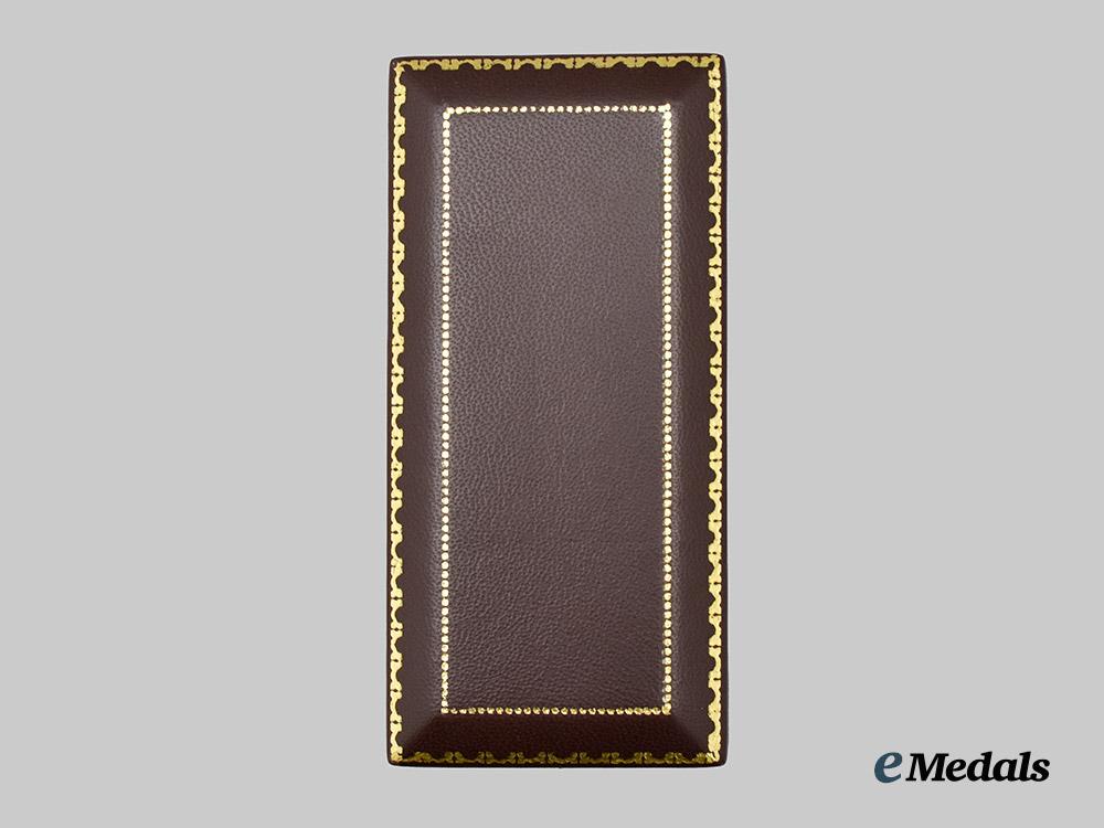 united_kingdom._a_limited_edition_replica_victoria_cross_by_hancocks&_co._of_london,_number467_of1352___m_n_c5258