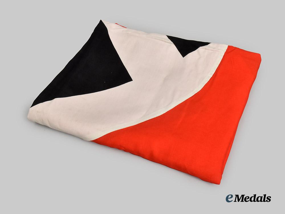 germany,_third_reich._a_large_national_flag___m_n_c5393