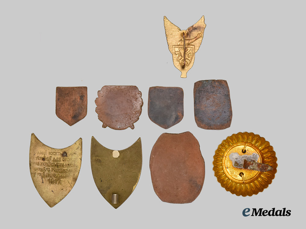 ukraine,_republic._a_lot_of_mixed_insignia&_badges___m_n_c5395