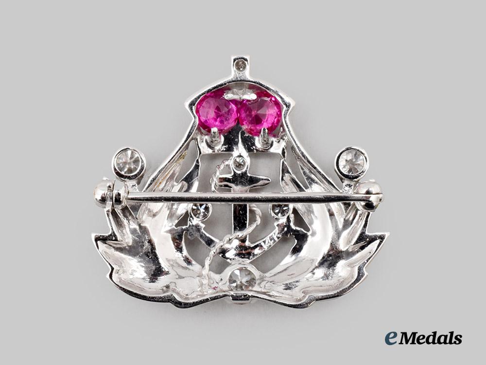 united_kingdom._a_royal_navy_sweetheart_badge_in_white_gold_and_diamonds___m_n_c5438