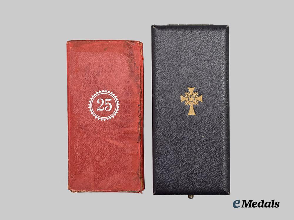 germany,_third_reich._a_pair_of_cased_awards_for_civil_service___m_n_c5571
